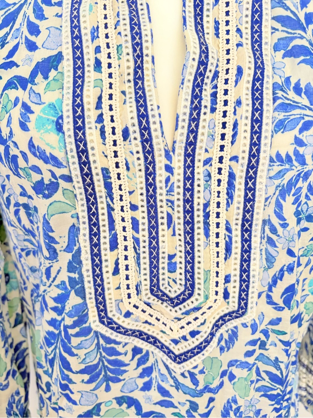 Tory Burch Blue and White Floral V-Neck Tunic - Picture 3 of 5